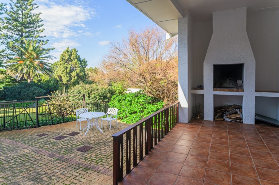 4 Bedroom Property for Sale in Voelklip Western Cape